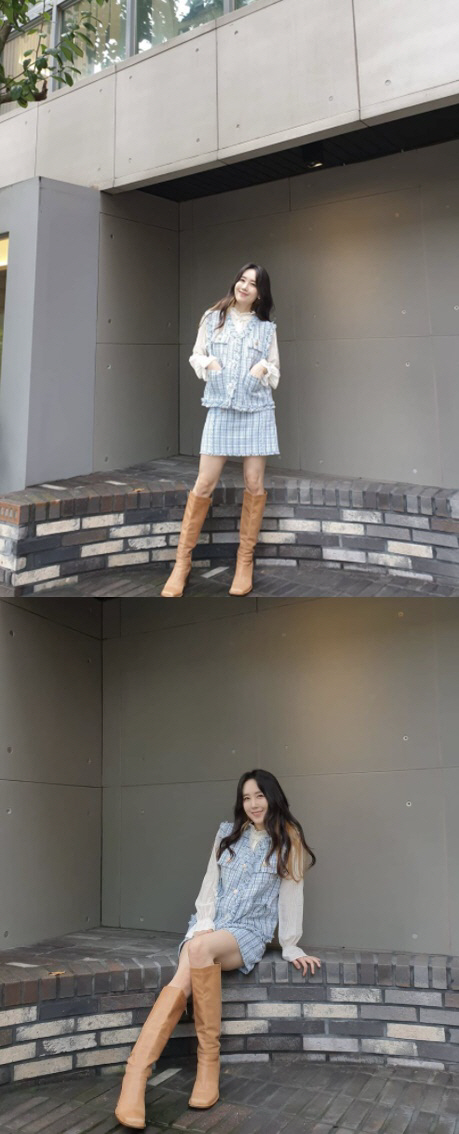 Singer Byul showed off her still-to-be beautiful looksOn the 26th, Byul wrote to his Instagram, Lets shyly tell you the latest in a long time.I also posted two photos and a message saying, How long has it been?In the open photo, Byul is dressed in tweeds for both Best and Skirt, and boasts a youthful charm. The costumes harmonized with white and skylight make the Byuls freshness even more brilliant.She has a slender figure and legs.Meanwhile, Byul married Haha, a broadcaster in 2012, and has two sons and one daughter.