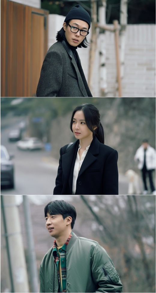 Ryu Jun-yeol, Son Na-eun and Yoo Soo-bin paint the folks of Breathtaking youth.On September 26, the special program No Longer Human (directed by Kim Ji-hye, directed by Hur Jin-ho and Park Hong-soo) will be broadcast on September 4th. The stills of the youthful Kangjae (Ryu Jun-yeol), Min Jeong (Son Na-eun), and Yoo Soo-bin, I released the cut.No Longer Human tells the story of ordinary people who have been doing their best to the light, realizing that they have not been anything at the middle of life.The woman who has lost her way without being anything, and the man Gangjae at the end of her youth who is afraid of nothing, and the narrative of healing and empathy drawn by two men and women facing intense darkness are solved in a dense manner.The meeting between the other Believe in the Class corps and the Life Maker production team itself ignites expectations.Director Hur Jin-ho, the master of Korean melodrama, who has produced numerous masterpieces such as Jeon Do-yeon and Ryu Jun-yeol returning to Drama in five years, and films such as Astronomy, Deok Hye-ong, Spring Day Goes, August Christmas Kim Ji-hye, a writer who presented it, is expected to have another one of the emotions.The photo released on the day shows two of Kangs other friends, Minjung and Ticky. Minjung and Tkyi, who were summoned by Kang Jae.Minjung has a relaxed smile as if he is familiar with this situation, and the perfect face to watch the two people is clear.The attention is focused on the suspicious appearance of the three-color three-color youths who are unlikely to fit in. The stories of youths who are at stake on rough and dry land add to the curiosity.Son Na-eun is showing his transformation into a dangerous youth minjeong because he can not easily intervene in ordinary life.Min-jung has been working as a role partner for Kang Jae-jae after ending his 9-year idol trainee, and is now trying to become anyone everywhere in the futility of losing his only dream and final goal.Yoo Soo-bin plays a frustrating youth Tick (Sunju) role because he has never escaped from ordinary life.Because of his unique tone, he is nicknamed Tick instead of his real name Sunju.It is as mild and quiet as the name, but there is a special ability to make even misfortune ordinary for the right person to say.The story of Kang Jae, who struggles to move toward a high and steep uphill road, and Min Jung and the perfect story gives sympathy.No Longer Human production team said, We have lived different lives, but eventually we will sympathize with the wandering and anguish of Kangjae, Minjung, and Jong-eui who pass through similar youth. Ryu Jun-yeol, Son Na-eun, I want you to look forward to your performance as well. First broadcast on September 4 at 10:30 p.m.