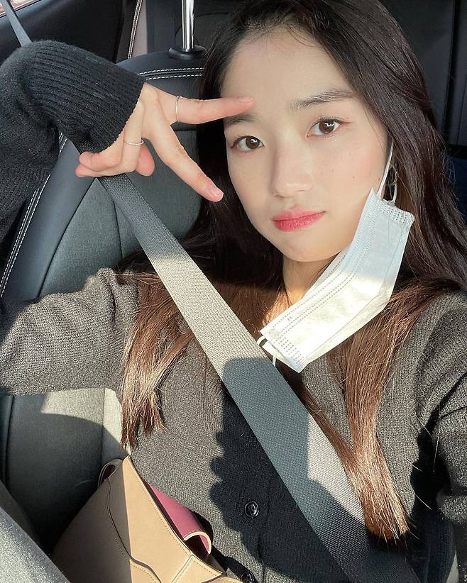 On the morning of the 26th, Kim Hye-yoon posted a picture with the article One Day # When the weather was good # When # Memory.Kim Hye-yoon in the public photo is taking a selfie with a mask off in the car. His shining beauty attracts the attention of viewers.In addition, he also certified Coffee or Tea late on the set of Assassination and Joy.On the other hand, Kim Hye-yoon, who was born in 1996 and is 25 years old, made his debut in 2013 and attracted much popularity through Sky Castle and How to Discover.Photo: Kim Hye-yoon Instagram