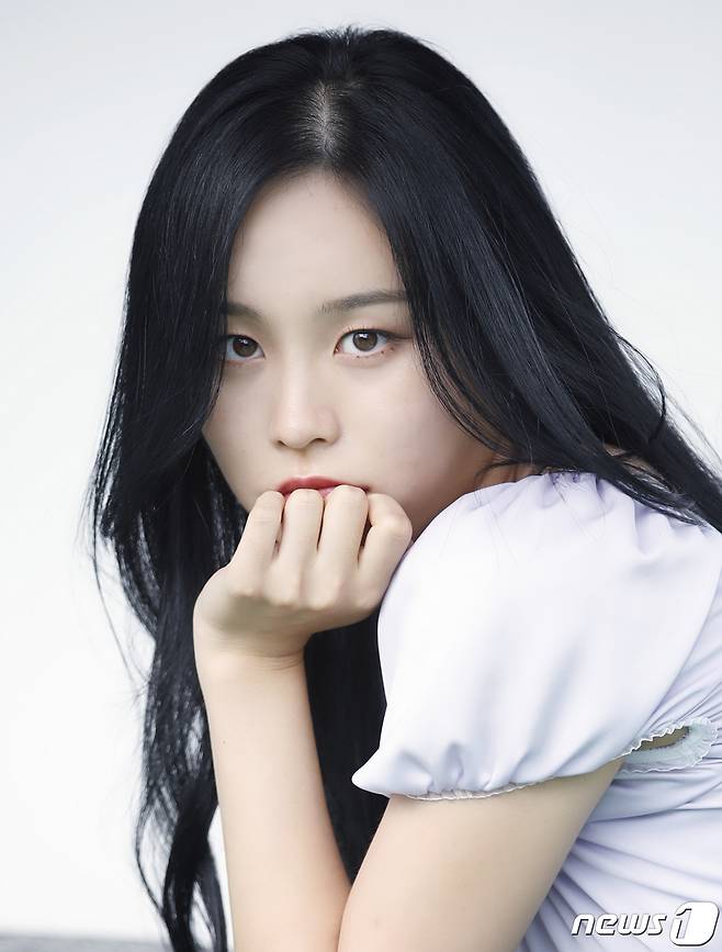 가수 유하가 서울 강남구 유니버셜뮤직에서 열린 뉴스1과의 인터뷰에 앞서 포즈를 취하고 있다. 2021.8.20/뉴스1 © News1 권현진 기자