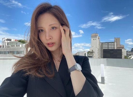 On the 27th, Seohyun posted a picture on his Instagram with an article entitled CEO Vibes.Inside the picture is a figure of Seohyun, who completed chic styling in the rooftop with blue sky, looking at the camera.Especially, it boasts a unique beauty even with the appearance of hair blowing in the wind, capturing the attention of the viewers.Seohyun stars in Netflix films Moral Sense (Gase) and Holy Night: The Demon Hunters.Photo = Seohyun Instagram