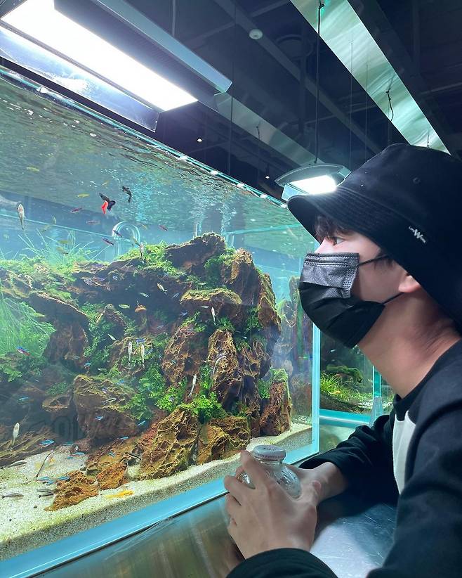 Trot Singer Jung Dong-won revealed his relaxed daily life and led the fans attention.On the 29th, Jung Dong-won posted several photos on his personal Instagram with the article This is also true (New).Jung Dong-won in the public photo is watching the fish in the fish tank, especially his cute and warm visuals, which gave a smile to the viewers.The netizens who saw this had various reactions such as Mobilization group, Mobilization group happy time, It is nice to cheer a lot and It is so beautiful.iMBC  Photo Source Jung Dong-won Instagram