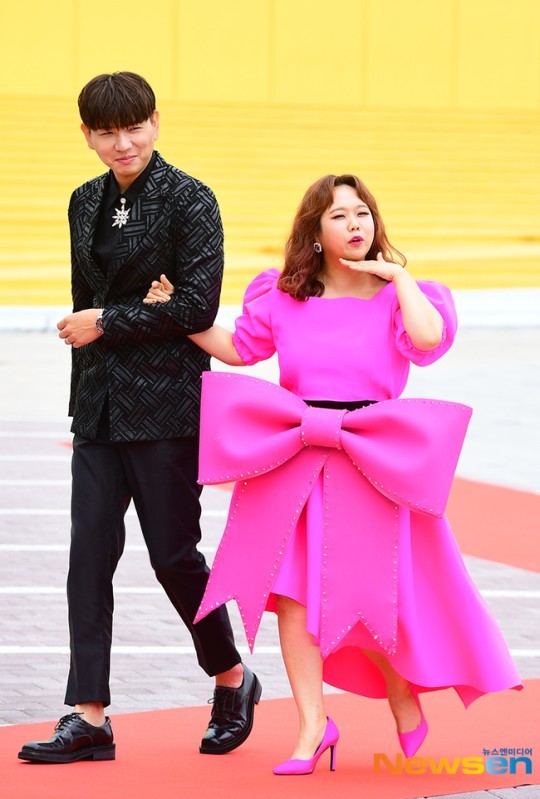 Is it the only ones who opened their second act of life with Celeb (Celebrity, a celebrity who leads the fashion) after marriage?Moon Jung Won, Lee Hye Won, Ryu Seo-young Lee, and Isol are first, but Celeb Husbands with Celebry wife are also very active.Gag Woman Hong Hyun-hee and marriage Interiors designer Jay writes are busy with frequent broadcast appearances than professional broadcasters.He is appearing in Wakanam following TV Chosun Fat of Wife with Hong Hyun-hee and has also been active in Channel A Family Golden Class SBS Jungles Law.Currently, Jay is co-hosting the IHQ entertainment program I came to get paid with Lee Young-ja.Before Hong Hyun-hee and marriage in 2018, Jay-Won appeared in JTBCs Ill Give You a New House season 1, 2, with his expertise, and was a creator who gave lectures and published Interiors books.Jay, who was active in the field of Interiors, showed a special sense of entertainment by appearing together with Hong Hyun Hee and marriage after marriage.SNS was also actively used to report his every move, and his followers exceeded 340,000.Husband of singer and broadcaster Lee Ji-hye, and Moon Jae-wan, a tax accountant from programmer, have been continuing YouTuber activities.Lee Ji-hye, who has 520,000 subscribers, is appearing on the YouTube channel Unhappinessful Idiom Sister and also runs the Wani TV channel, which conveys knowledge about food and tax.With his wife Lee Ji-hye, SBS Sangmyongmong 2 - You Are My Destiny revealed the process of preparing for the second test tube pregnancy.So-won Ham and marriage Chinese evolution were the credits of the TV Chosun wifes taste.The age difference of another nationality, 14 years old, was enough to attract attention, and evolutionary parents, especially mother-in-law Ham Jin-ma, took a large part in several broadcasts with So-won Ham - Evolutionary Couple.In March, Jinhua appeared on the MBC entertainment program Korean Foreigners alone and played a quiz showdown.Jang Youngran and a oriental medicine doctor met at the SBS entertainment program Truth Game and concluded a couples kite.Han Chang appeared on TV Chosun Fat of Wife with Jang Youngran and also played an active role in MBN Doctor Chef broadcast last year.TV Chosun Pong-Sung-A School SBS FiL For Life and other broadcasts, Hanchang is preparing to open a clinic after leaving the hospital recently.Celebration The future of Celeb Husband, who has become as influential as the star after wife and marriage, is noteworthy.
