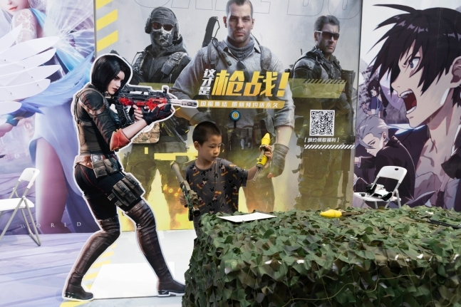 베이징의 온라인 게임 이벤트장을 찾은 중국 어린이.   연합뉴스 제공