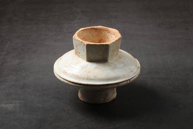 윤지헌 묘소에서 나온 백자제기접시. 천주교 전주교구 제공