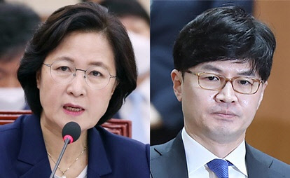 추미애(왼쪽) 전 법무부 장관과 한동훈 검사장. 연합뉴스