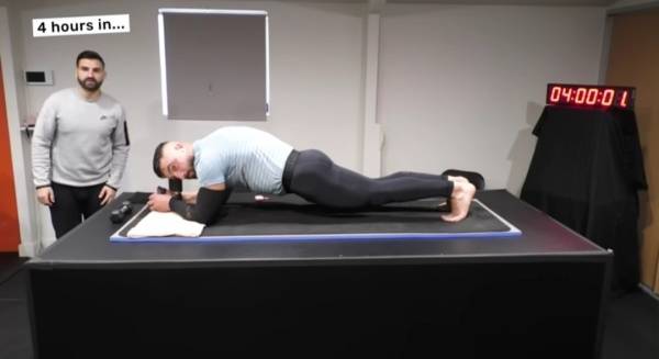 ‘플랭크’ 자세를 9시간 30분동안 해내 기네스북 오른 남자. ‘기네스 세계 기록’ 유튜브 캡처