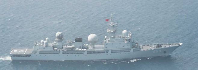 중국 인민해방군 북부전구 해군 소속 동댜오급 정보함. 일본 방위성