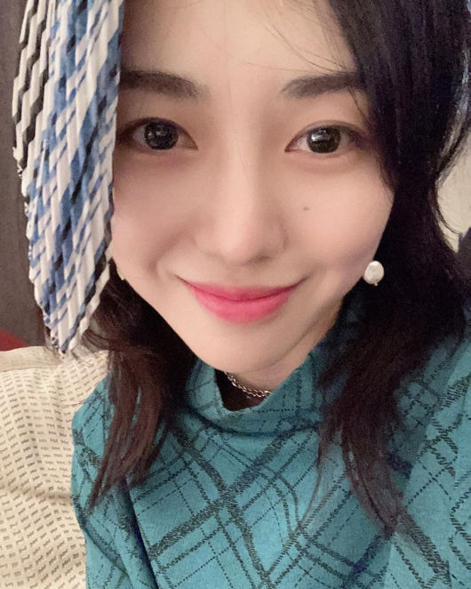 Mina, a native of AOA, is in the spotlight with a picture of smoking in a Hotel room designated as a no smoking area.On Thursday, Mina uploaded several photos to her Instagram account, which showed her boyfriend, who she recently said was dating, and Mina, who visited Hotel.He gave off a happy atmosphere by posing with a clear smile, taking selfies, or drawing hearts over his head.But it was controversial because Minas hand, which was making hearts, had tobacco in it, especially because the photos she took with her boyfriend were lit with cigarettes.One nurse pointed out the behavior of smoking in the room, saying, Is not it no smoking? Mina explained, No and I caught a smoking room.Another of them said that Mina visited the Mo Hotel in Yongsan-gu, Seoul, and that it was all room no smoking.Unlike Minas claim that it is a smoking room, the hotel can only be smoked in a designated external space.When it was revealed that he was smoking in the no smoking area, a criticism against Mina was poured out. He deleted the post as if he were conscious of the controversy and posted a new article except for the photo with the cigarette.What if you are burned in a Hotel because of people like you, smoking is free, but it is not free to baccofi in a no smoking building, and Do you think that tobaccofi in a room in a hotel no smoking area is avoided by others? He demanded explanation.In particular, one nurse said, I called (Hotel) and I sent it to the e-mail of the evidence, he said. I was grateful for the information from Hotel.Mina, meanwhile, claimed she was constantly bullied by Jimin, who was leader during her AOA career last year, so Jimin stopped performing in the entertainment industry after leaving the team.But Mina, who has continued to expose since then, was criticized in July when she was caught up in her ex-boyfriends controversy.Recently, he appeared on YouTube channels TV talk show and recounted the controversy, but has been arguing with Akpler through SNS since then.mina SNS