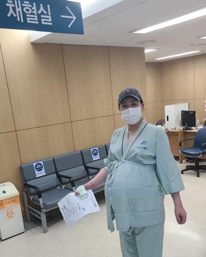Hwang Shin-young said on his instagram on the 7th, Today I came to Hospital to check before Miri Admission.I still have a little time to do Admission, but I have been taking Miri blood, electrocardiograms, chest scans and urine tests. I also saw a doctor, 32 weeks pregnant!It is still over the length of the neck, and today the weight of the triceps is changed to the first and second positions, so the first 1.4kg, the second 1.8kg, and the third 1.8kg. In the open photo, Hwang Shin-young is staring at the camera in patient clothes. Hwang Shin-young recently said that he weighed 100kg.The beautiful D line of Hwang Shin-young caught the attention of the viewers.Hwang Shin-young said, Now that Child Birth is just leaving, it is getting nervous.I am almost lying down, so I want my body to be tired. I want two weeks to pass quickly. Meanwhile, Hwang Shin-young, who married an advertising businessman last year, aged five, conceived triplets through artificial insemination.Today I came to Hospital to examine before Miri Admission.I still have some time to get Admission, but Ive been taking Miri blood, electrocardiograms, chest scans, urine tests.I also saw a doctor, 32 weeks pregnant! It is still over the length of the neck, and today the weight of the triceps is changed to the first and second positions, and the first 1.4kg, the second 1.8kg, and the third 1.8kgThe first is a little small, and the first is likely to enter the nikyu.Is it a little small because the first is at the bottom of the narrowest space?However, if you only get 2kg to Child Birth, the triceps are very big, so now in two weeks, the second third is 2kg.The second is almost all grown now.(Thank you so much for being so big...).Now Child Birth is just over a while, Im getting nervous ~ Im almost lying down, so I want my body to be tired.I am so grateful for your support, Wool BevenimdulOh, and...! Im sure youve asked me about genderOne son, two daughters. But I think the order that comes first at birth may change.#This month #SeptemberChild Birthmam #Miri #Admission Pre-Examination#Gender #daughterPhoto: Hwang Shin-young Instagram