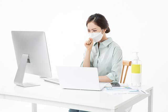 안전해 보이는 사무실에도 천식을 유발하는 위험 요소들이 있을 수 있다./사진=클립아트코리아
