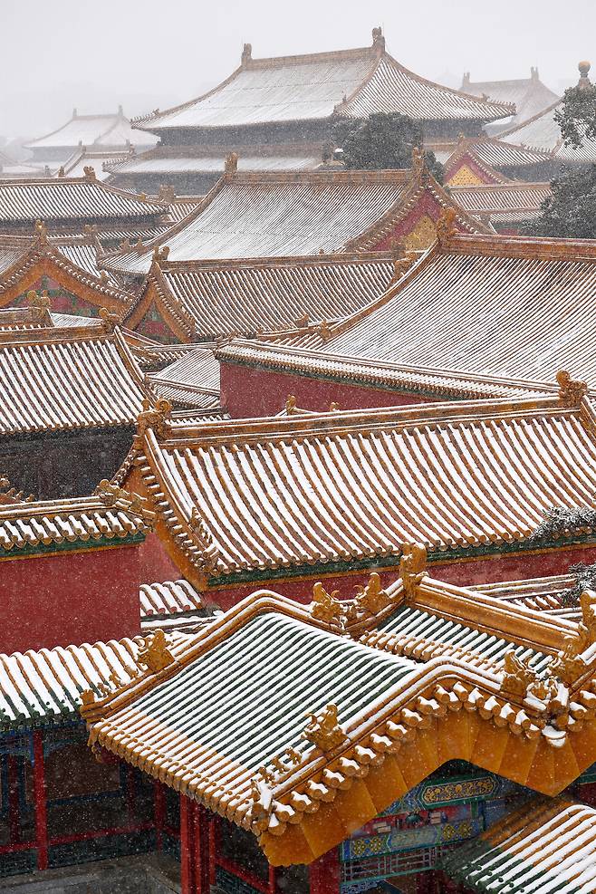 중국 자금성 건물 지붕에 눈이 살포시 쌓여 있다. 중국 고궁박물관 제공
