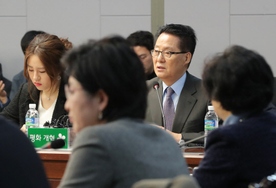 지난 2018년 1월 국회 의원회관에서 열린 국민의당지키기운동본부 전체회의에 당시 박 의원과 조성은 전 국민의당 비대위원이 참석하고 있는 모습. [연합뉴스 자료사진]