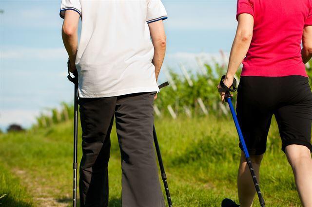코로나19 유행으로 인해 제대로 운동하기 어려운 요즘 하루 최소한 10분 정도만 투자해 활기차게 걷기만 해도 건강을 다질 수 있다. 게티이미지뱅크