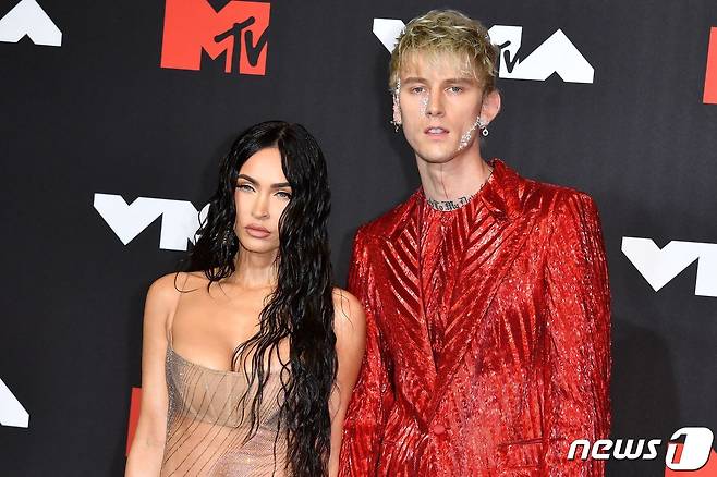 메간 폭스와 머신 건 켈리 © AFP=뉴스1