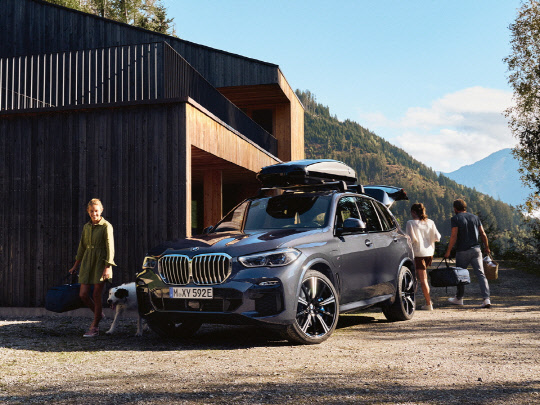 BMW그룹 코리아는 오리지널 액세서리와 라이프스타일 제품, 오리지널 타이어 등을 할인된 가격으로 제공하는 '빌드 유어 드라이브 2021' 캠페인을 오는 11월6일까지 진행한다. BMW그룹 코리아 제공