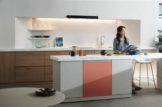 SK매직이 새롭게 출시한 트리플케어 식기세척기 와이드. <SK매직 제공>