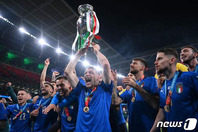 이탈리아가 지난 7월 영국 런던 웸블리 스타디움에서 열린 유럽축구연맹(UEFA) 유로 2020 결승전 영국과의 경기에서 우승을 차지했다.© AFP=뉴스1