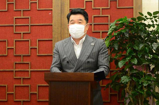 정희균 대한테니스협회장이 3월 24일 서울 중구 코리아나호텔에서 열린 기자간담회에서 발언하고 있다. 대한테니스협회 제공