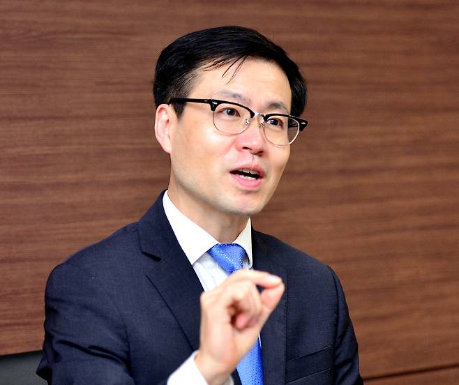 South Korean Trade Minister Yeo Han-koo speaks during an interview with The Korea Herald at his office in Seoul on Sept. 10. (Park Hyun-koo/The Korea Herald)