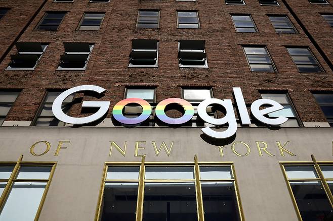 구글과 오라클이 프로그래밍 언어 ‘자바’의 저작권을 둘러싸고 10년 넘게 소송을 벌이며 반전을 거듭한 끝에 구글이 최종 승리를 이끌어냈다. 사진은 구글의 미국 뉴욕 본사. 로이터 연합뉴스