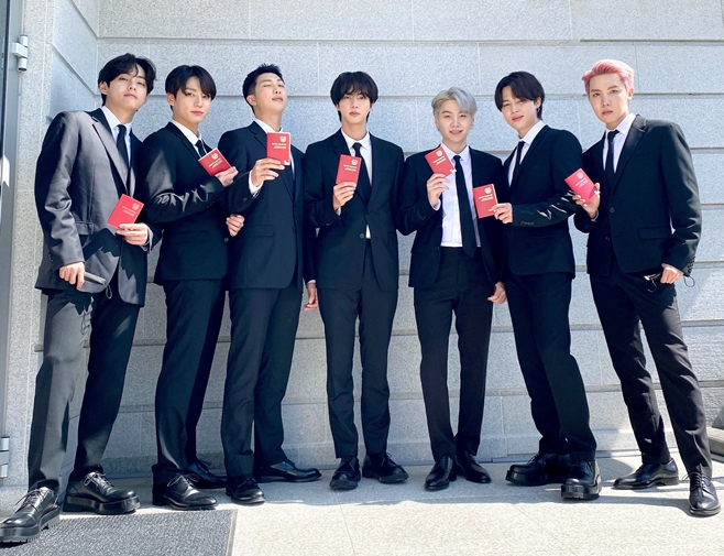 Group BTS (RM Jean Suga Jayhop Jimin b Jungkook), who became the presidential envoy, will take a diplomatic passport and head to the United States of America United Nations General Assembly.On Friday, BTS visited Blue House at the invitation of President Moon Jae-in to attend the appointment ceremony.RM (Kim Nam-joon), Jin (Kim Seok-jin), Suga (Min Yoon-ki), Jay Hop (Jung Ho-seok), Jimin (Park Jimin), Bü (Kim Tae-hyung), Jungkook (formerly Jungkook), Big Hit Music representative Shin Young-jae and Hive Lee Jin-hyung, attended. The first deputy of the National Security Office, Kim Hyung-jin, the second deputy director of the National Security Office, Park Kyung-mi, spokesperson Tak Hyun-min, Shin Ji-yeon, and Lee Kyung-yoon,BTS was appointed as a special cultural envoy in July.Blue House said, We will lead international cooperation on the global agenda for future generations such as overcoming Corona 19 and sustainable growth, and to expand diplomatic power in line with the increased international status of our country.BTS members who attended the ceremony appeared at the ceremony in black suits; President Moon Jae-in was greeted by them wearing a purple tie symbolizing BTS fandom.Each member was awarded a diplomatic passport and a fountain pen with the appointment to President Moon.President Moon expressed his congratulations to the members by asking them to shake hands instead of shaking hands.The diplomatic passport received by BTS is issued by the president, the prime minister, the foreign ministry official, and the SEK envoy.Diplomat passport holders are granted judicial immunity overseas, are excluded from the inspection of their belongings at the airport, and can receive VIP protocol.In some countries, visa exemptions are also granted; it is interpreted as being made in honor of the presidents SEK envoy.President Moon will visit United States of America and Honolulu for three nights and five days from 19th to 23rd to attend the 76th United Nations General Assembly and to attend the mutual acquisition ceremony of the remains of the US and South Korea.BTS will also leave for United States of America to attend the 76th United Nations General Assembly.At this United Nations General Assembly, the Sustainable Development Goals (SDG) will be discussed as a key agenda, and BTS will attend the SDG Moment event on the 20th (local time) to speak and show performances on video.SDG Moment is an annual event led by United Nations Secretary General in accordance with the 2019 Sustainable Development Goals Summit Political Declaration, and President Moon will also hold an opening session speech and interview schedule.Blue House said, As BTS has been delivering a message of comfort and hope to all Worlds, the participation of the United Nations General Assembly of BTS is expected to expand communication with the future generations of World and to be a meaningful opportunity to draw future generations sympathy for major countries Jayshu.President Moon also said in a conversation with BTS after the appointment ceremony, I opened SDG SEKEvent at United Nations, and on behalf of the leaders, I have asked for BTS to participate on behalf of former World youths.I think that the nationality of the Republic of Korea has increased greatly in itself. The BTSs performance to the international stage is focused on the attention of the former World.
