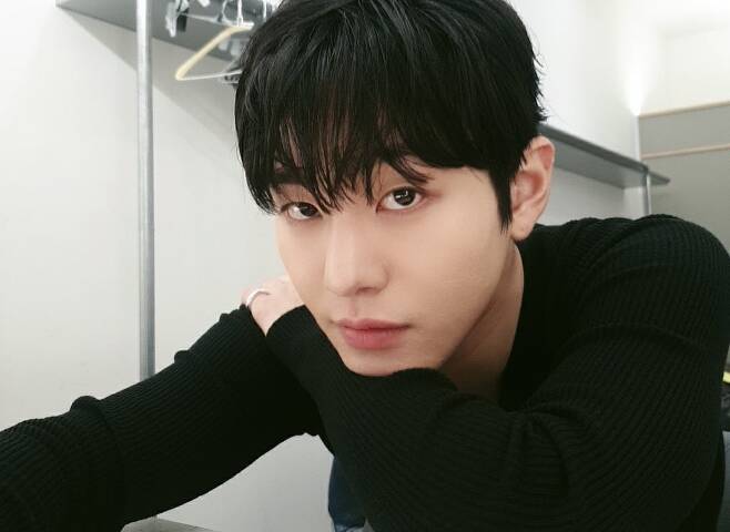 Actor Ahn Hyo-seop called for Time Hunggi Should catch the premiere with a heart-warming eye.On the 14th, Ahn Hyo-seop posted two photos on his Instagram with an article entitled I will watch whether or not the Timmy Hung Should catch the premiere is done.In the photo, Ahn Hyo-seop showed off his chic charm with black color knit.Emanating a deep charisma with black hair and black eyes, he stared at the camera with his arms chin and shot The Earrings of Madame de...Also, Ahn Hyo-seop boasted a sculptural beauty with a sharp nose and sharp jawline with a distinct fantastic side.Fans cheered with comments such as Good looking, Should catch the premiere and I can not see it, Hugh.Meanwhile, SBS monthly drama Time Hunggi, starring Ahn Hyo-seop, will air at 10 p.m. today (14th).