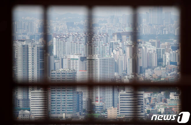 13일 서울 중구 남산에서 바라본 도심 아파트단지의 모습. . 2021.9.13/뉴스1 © News1 안은나 기자