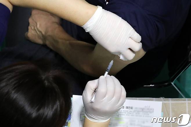 전북지역 코로나19 백신 1차 접종률이 70%를 넘어섰다./뉴스1