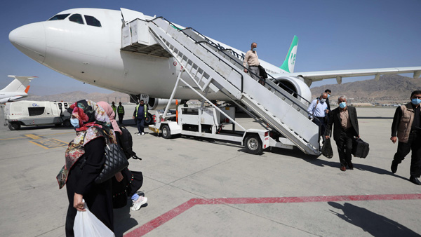 카불 공항에 착륙한 이란 여객기 [사진 제공: 연합뉴스]