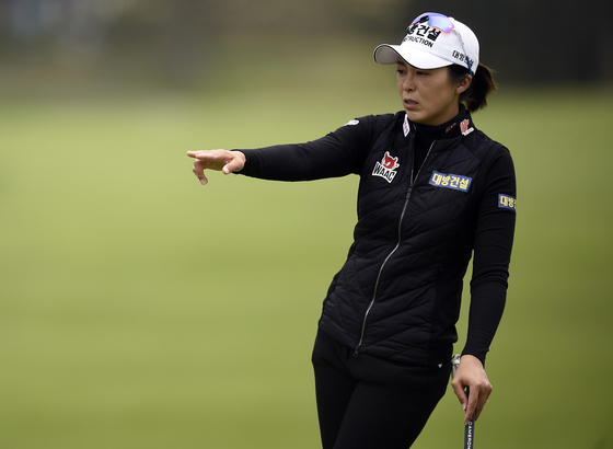 Hur Mi-jung looks over her putt on the 11th green during the first round of the U.S. Women's Open golf tournament at The Olympic Club on June 4, 2021. [USA TODAY/YONHAP]