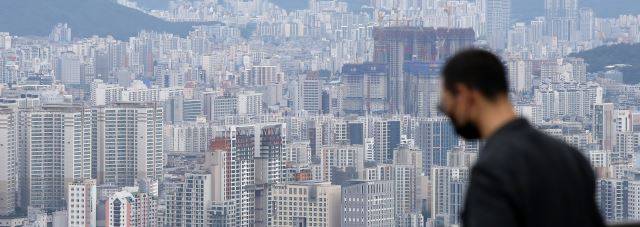 서울 남산에서 바라본 서울 시내의 아파트 모습. 연합뉴스