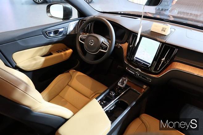 볼보자동차에 맞춤형으로 디자인된 새로운 인포테인먼트시스템은 ‘음성 명령’ 만으로 주행에 최적화된 기능을 유기적으로 사용할 수 있다. /사진=박찬규 기자