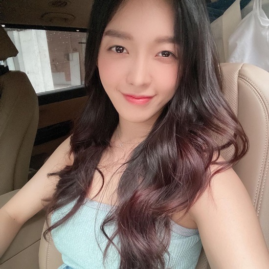 Chan Mi posted a picture on his Instagram on the 15th with an article entitled Im getting used to light makeup, but I can not make red hair stage makeup ....The photo shows Anthem sitting in a car and taking a selfie.Chan Mi, who is lightly made up and has a soft smile, creates a different atmosphere from the stage.On the other hand, AOA belonging to Anthem had a Blady because Mina, who was a member, was not able to carry out any activities for a long time after the AOA incident, which was Disclosure, was bullied by leader Shin Ji-min.Recently, after Minas first Disclosure, the conversations he had with AOA members were released and sympathy was raised.While the members resumed their activities by resuming SNS, Chan Mi will meet with the audience with the movie Unusual She released in October.Photo: Chan Mi Instagram