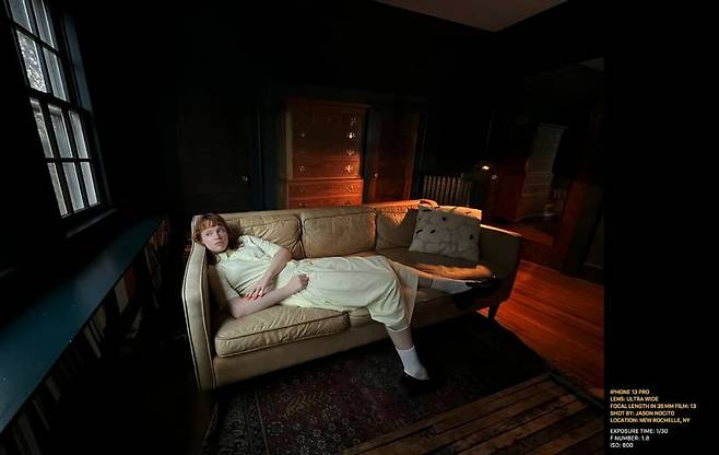 아이폰 13 프로로 빛이 매우 적은 환경에서 찍은 사진. 애플은 아이폰 13 프로가 특히 조도가 낮은 환경에서 명암부와 디테일을 더 잘 포착할 수 있다고 설명했다. /애플 동영상 캡처