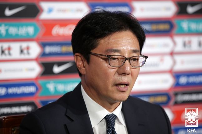 황선홍 감독이 U-23 대표팀 취임 기자회견서 질문에 답변하고 있다. ⓒ 대한축구협회