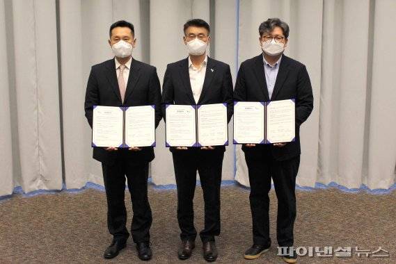 제주국제자유도시개발센터·카카오·카카오스페이스는 16일 제주첨단과기단지 내 카카오 제2데이터센터 구축을 위한 업무협약을 가졌다.