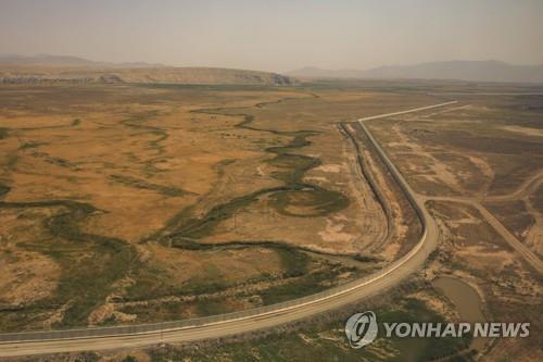 이란-터키 국경에 세워진 장벽  [AP=연합뉴스 자료사진]