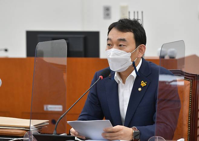 김용민 더불어민주당 의원이 17일 국회에서 열린 언론중재법 협의체 8차 회의에 참석, 발언을 하고 있다. 2021.09.17 국회사진기자단
