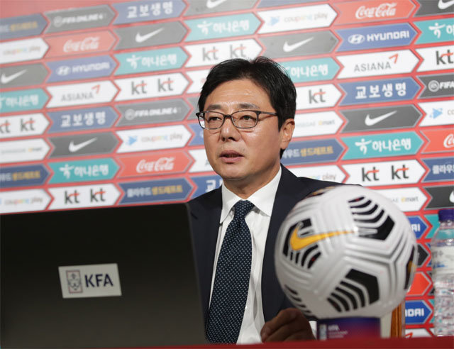 새롭게 23세 이하(U-23) 축구 대표팀 지휘봉을 잡은 황선홍 감독이 16일 화상 기자회견을 통해 스피드 있는 축구로 내년 아시아경기 금메달에 도전하겠다고 밝혔다. 대한축구협회 제공