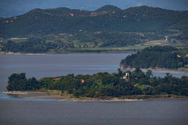 15일 경기 파주시 임진강 건너로 보이는 황해북도 개풍군 모습. 파주=연합뉴스