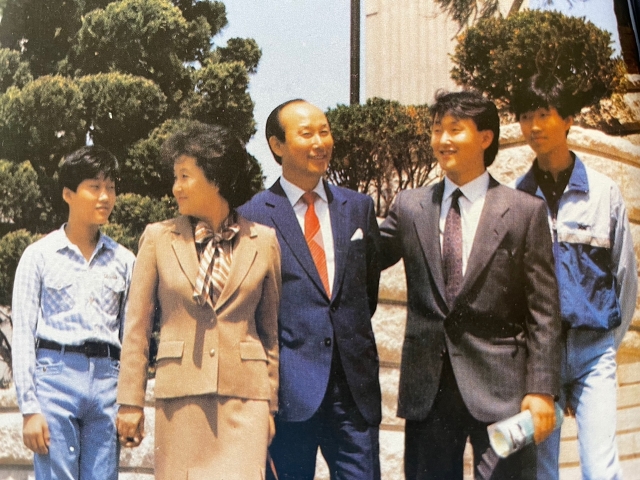 1980년대 후반 조용기 목사 가족사진.