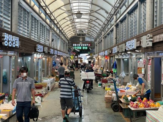 지난 15일 오전 9시 54분 추석 대목을 맞은 서울 동대문구 경동시장 광성상가의 모습. /사진=성시호 기자