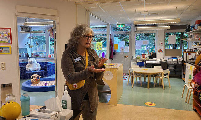 말뫼 공공유치원에서 근무하는 시브씨가 스웨덴의 보육정책에 대해 설명하고 있다.