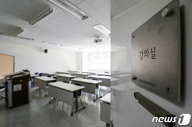 지난 10일 서울의 한 대학 강의실이 비대면 수업 등의 이유로 인해  텅 비어 있다. /뉴스1 © News1 민경석 기자