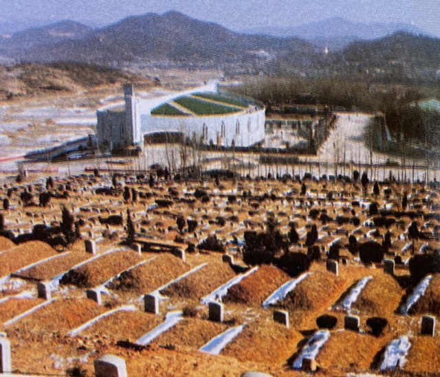 여의도순복음교회가 1977년 순복음국제금식기도원(오산리최자실기념금식기도원의 옛 이름)에 조성한 엘림동산 공원묘지.