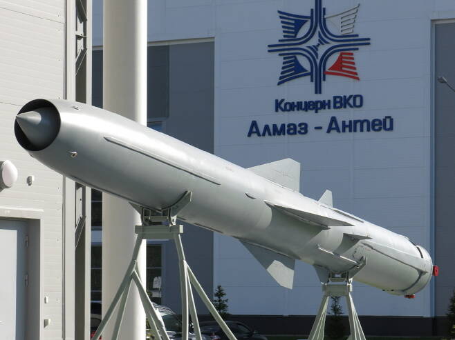 러시아군이 운용중인 P-800 오닉스는 일체형 로켓 램제트를 사용해 초음속 비행을 한다. 사진=위키피디아