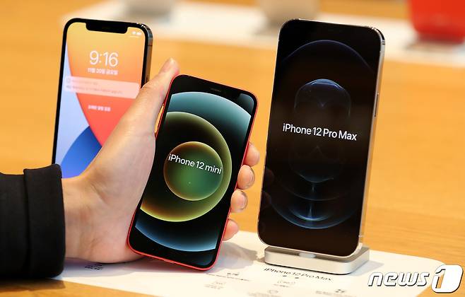 아이폰13의 라인업이 전작과 달라질 거라는 예측은 틀렸다. 애플은 아이폰13에서도 '미니' 모델을 유지했다.2020.11.20/뉴스1 © News1 박지혜 기자