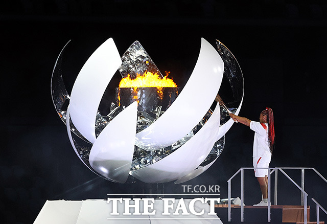 일본 테니스 선수 오사카 나오미의 성화봉송으로 시작된 '2020 도쿄올림픽'