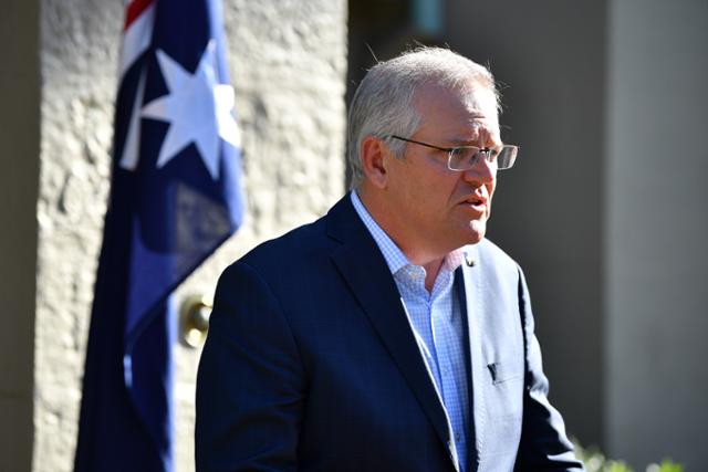 스콧 모리슨 호주 총리가 19일 시드니에서 미국과 영국과의 3자 안보협의체 '오커스(AUKUS)' 관련 기자회견을 하고 있다. 시드니=EPA 연합뉴스